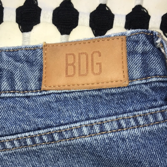 UO BDG Mom Cutoff Jeans High Waist Shorts sz 29 - Picture 10 of 12